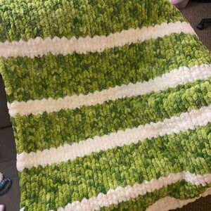 Hand made! Green and White Textured Throw Blanket